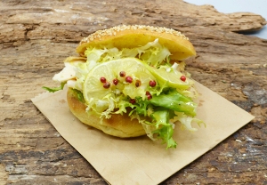 Bagel pollo, lime, pepe rosa e mostarda al miele - Roscioli