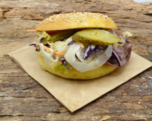 Bagel pastrami di manzo e verdurine marinate - Roscioli
